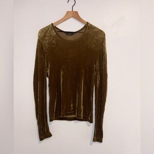 Skea Shimmes Velvet Long Sleeve Top in Olive Green Size Small